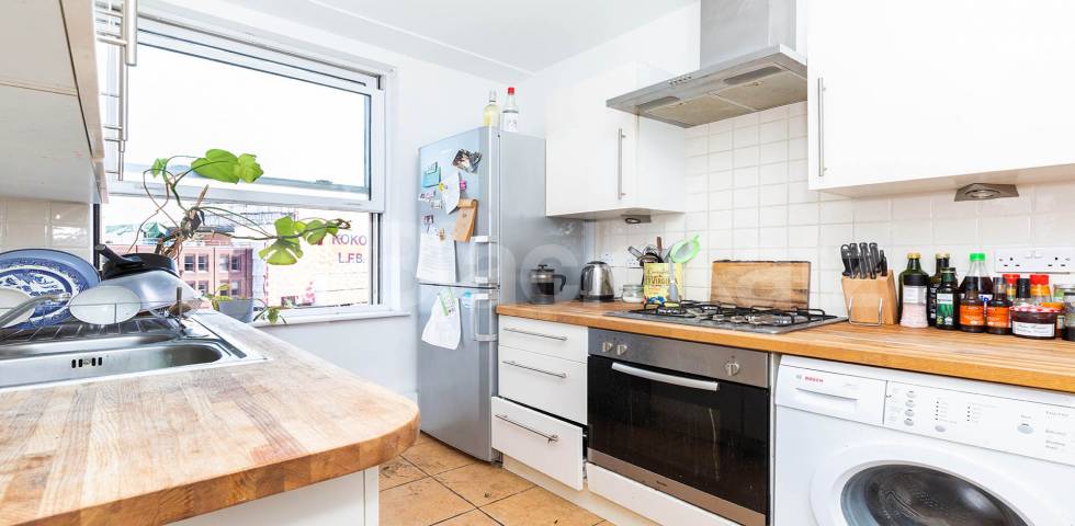 Split level 3 bed flat in Camden located within walking distance to UCL Camden High Street, Camden